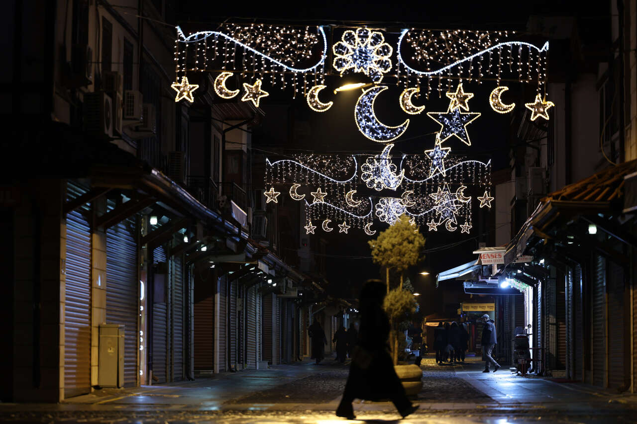 Şeb-i Arus için ışıklandırılan Konya sokaklarında görsel şölen oluştu 5